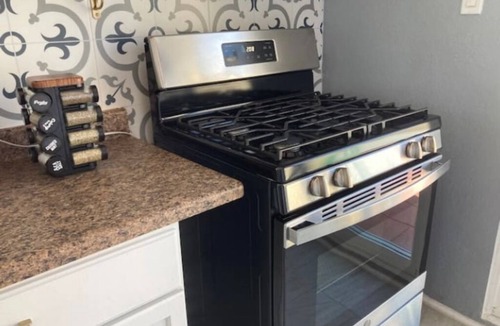 Banning Apartment | Beautiful Apartment - 10 min to Morongo Casino & Near Highway!