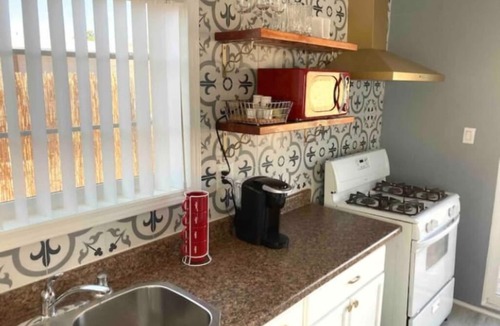 Banning Apartment | Beautiful Apartment - 10 min to Morongo Casino & Near Highway!