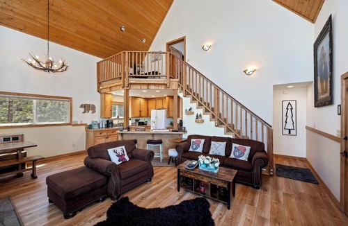 Boulder Bay Cabin | Beautiful Boulder Bay Setting & Lake Views! Game Room! HOT TUB!