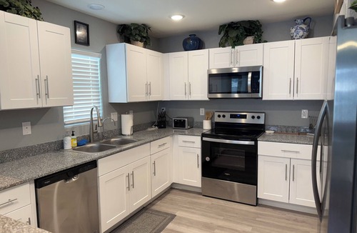 Bullhead City House | Beautiful Bullhead City Home Built-In Pool, BBQ, Covered Patio, 4 Mins to River