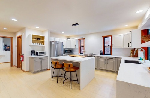 Truckee House | Beautiful cabin with spa, game room, EV charger, near golf & skiing, pets welcome!