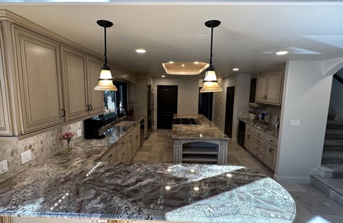 Reedley House | Beautiful Chateau by the Kings River and only minutes away from the Sierras.