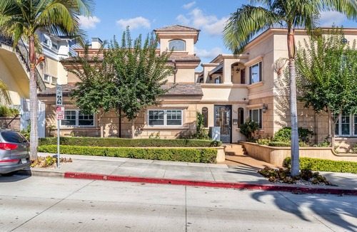 Corona del Mar Condo | Beautiful condo in the heart of CDM just one block from the beach!