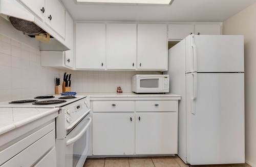 South Scottsdale Condo | Beautiful condo with WiFi, pool, & balcony - walk to downtown