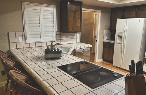 Modesto House | Beautiful custom home - Travel Nurse Approved