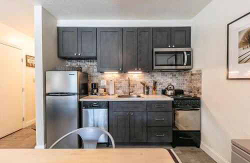 Truckee House | Beautiful Deluxe Studio w/Lake View #245 at Donner Lake Village
