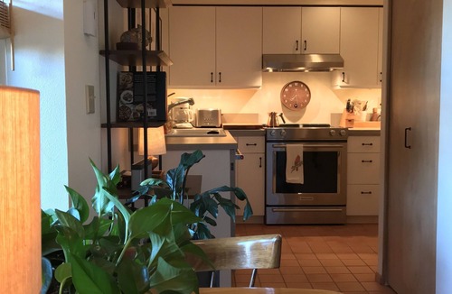 Portland Heights Apartment | Beautiful Downtown Studio Perfect to Disconnect. 10% Off 10-Day Before Bookings