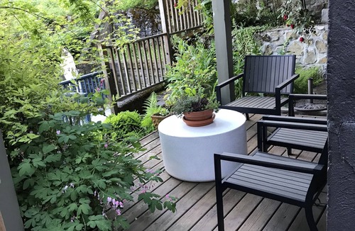 Portland Heights Apartment | Beautiful Downtown Studio Perfect to Disconnect. 10% Off 10-Day Before Bookings