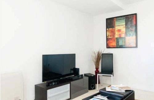 Potrero Hill Apartment | Beautiful Downtown & Bay Bridge, Vineyard Views!
