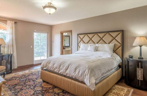 Dundee House | Beautiful Estate Home Centrally Located in Oregon Wine Country