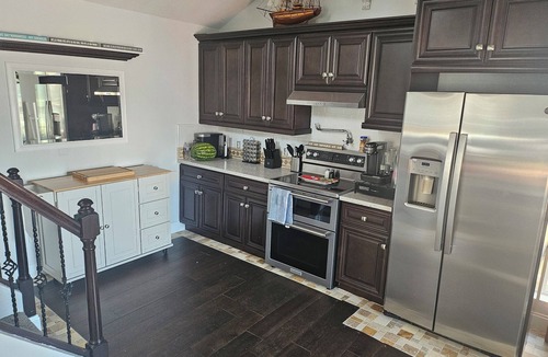 North Gresham Boat Rental | Beautiful Floating Home on the Columbia River close to PDX airport and freeway