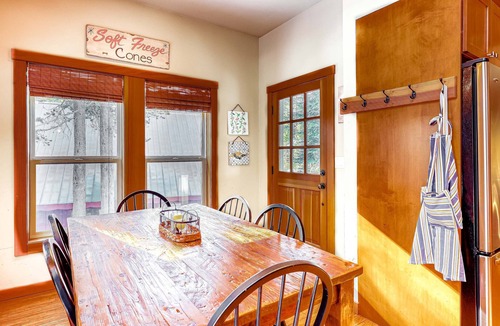 Serene Lakes House | Beautiful getaway with two fireplaces, covered deck, washer&dryer