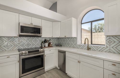 Overland Trail House | Beautiful Glendale home with FREE HEATED POOL