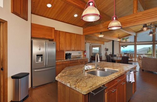 Lakehead House | Beautiful Home Above Lake Shasta 30 nights minimum