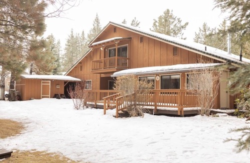 Viola Cabin | Beautiful home minutes to Mt. Lassen, hunting, Pacific Crest Trail and fishing