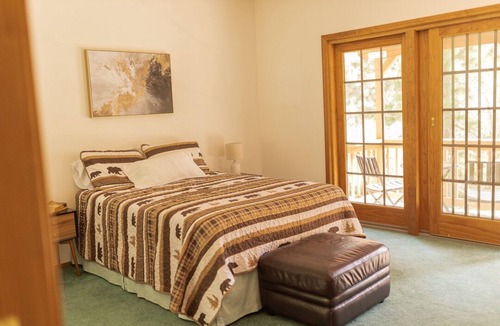 Viola Cabin | Beautiful home minutes to Mt. Lassen, hunting, Pacific Crest Trail and fishing