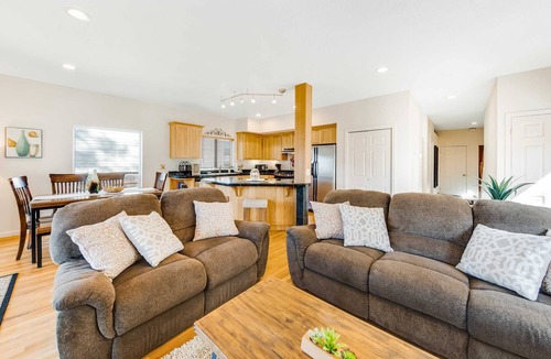 Agate Beach House | Beautiful Home with Ocean and Yaquina Lighthouse Views - Walk to the Beach
