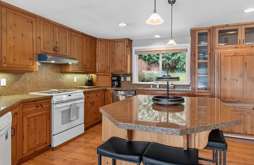 Dunes City House | Beautiful lakefront 4 bedroom 3 bath Florence home with private dock