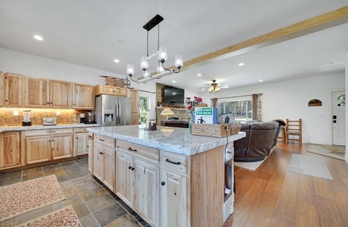 South Shore Cabin | Beautiful LODGE near Sierra At Tahoe, ON River, AMAZING Location, built 2022