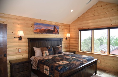 Kanab Cabin | Beautiful Lodge With Private Pool, Hot Tub, and Pickleball Court