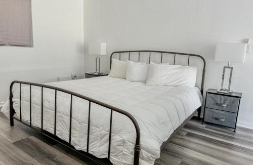 Little Italy Apartment | Beautiful Loft in Little Italy SD with Parking