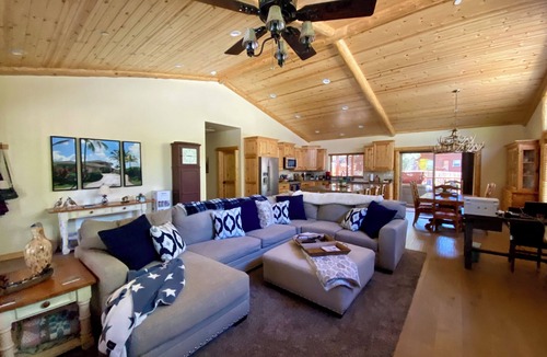 Eagle Mountain Estates House | Beautiful Log Style Home in Eagle Mountain Estates, Big Bear Lake.