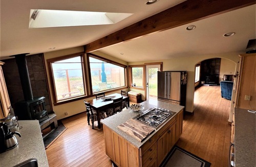 Albion House | Beautiful Mendocino Coast Oceanfront Home on the Bluffs West of Hwy 1