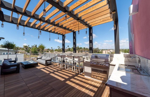 Vista Apartment | Beautiful Modern 2-Bed in DT Vista!