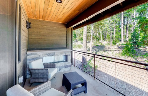 South Lake Tahoe House | Beautiful Mountain Home w/WiFi, EVC, Private W/D - Walk to Heavenly & Lake