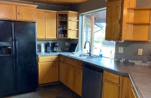 Weed House | Beautiful Mt.Shasta View Home on large Acreage