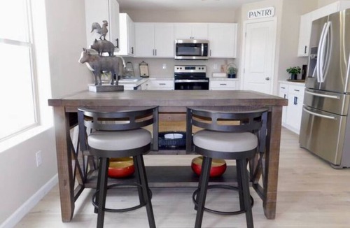 Holiday Shores House | Beautiful NEW Modern Home - Minutes from the river, lake and casinos!