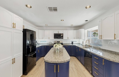 Spring Valley House | Beautiful Newly Renovated 4 Bed House U024