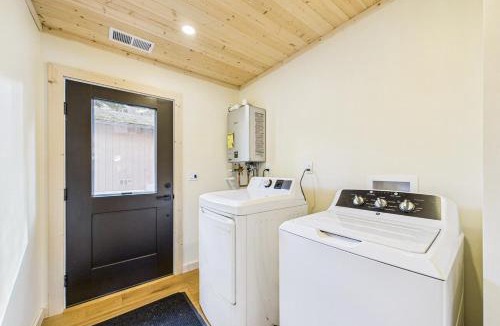 Trinidad House | Beautiful Ocean View Cabin and Hot Tub!