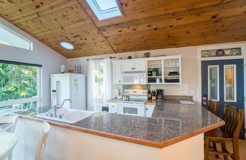 Beverly Beach Cottage | Beautiful Ocean View Cottage at Beverly Beach