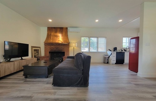 Walnut Valley House | Beautiful Pool House w/Swimming Pool & Parkings