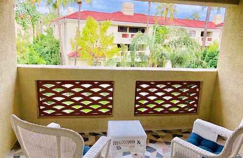 Camelback East Condo | BEAUTIFUL!REMODELED RESORT STYLE CONDO! WALK TO AZ BILTMORE!MTN VIEW!HEATED POOL