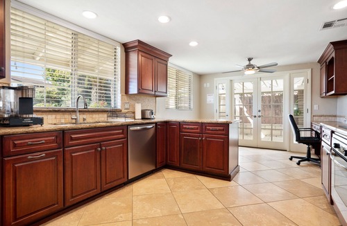 Mission Viejo House | Beautiful, spacious home with private hot tub, putting green, basketball and BBQ