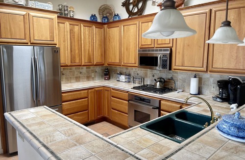 Oak Shores House | Beautiful Spacious Lake View Home in Oak Shores