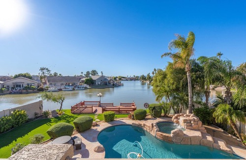 Hamilton Garden Lakes House | Beautiful sunset Lakehouse with with amazing views and heated pool and jacuzzi !