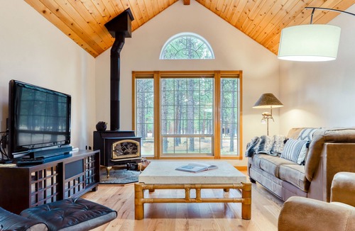Sisters House | Beautiful Tollgate getaway with private hot tub, shared pool & tennis