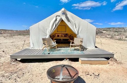Utah House | Beautiful wall tent on sandy beach at waters edge