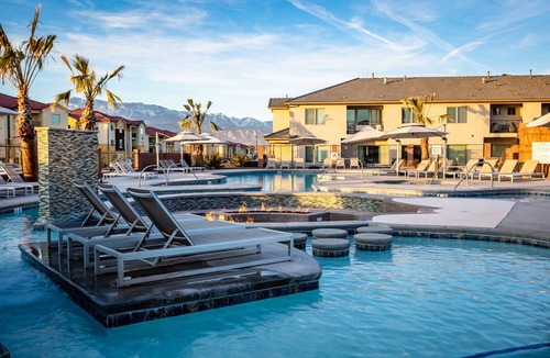 Hurricane House | Beautiful Zion Village 3 bedroom 3 bath home - KING BEDS!
