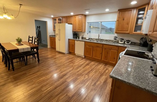 Albany House | Beautifully decorated 3 bedroom home on one acre