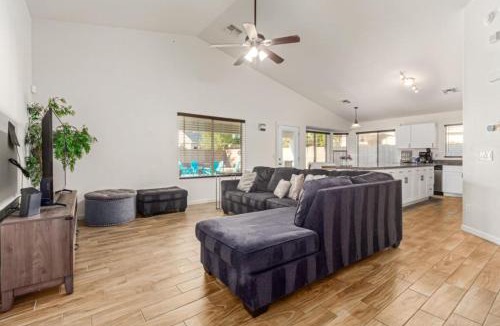 Avondale House | Beautifully Decorated HomeAvondalePrivatePool