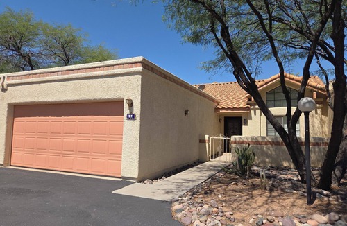 Horizon Heights House | Beautifully decorated single-level private townhome in the heart of Oro Valley.