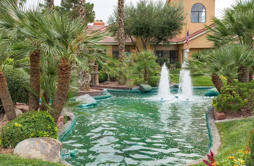 Las Vegas Villa | Beautifully Renovated Condo, Sleeps 4 - Free Shuttle to/from Strip, Outdoor Pool