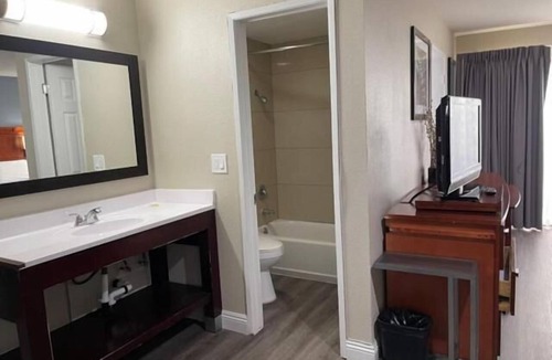 Tustin Hotel | Bel Air Motor Hotel