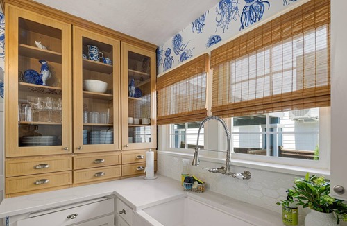Amazon House | Bella Azul - Charming Home Minutes From Campus 3 Bedroom Home