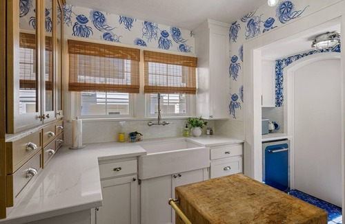 Amazon House | Bella Azul - Charming Home Minutes From Campus 3 Bedroom Home