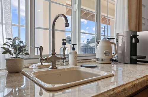 Eastside Santa Cruz Apartment | Bella Notte